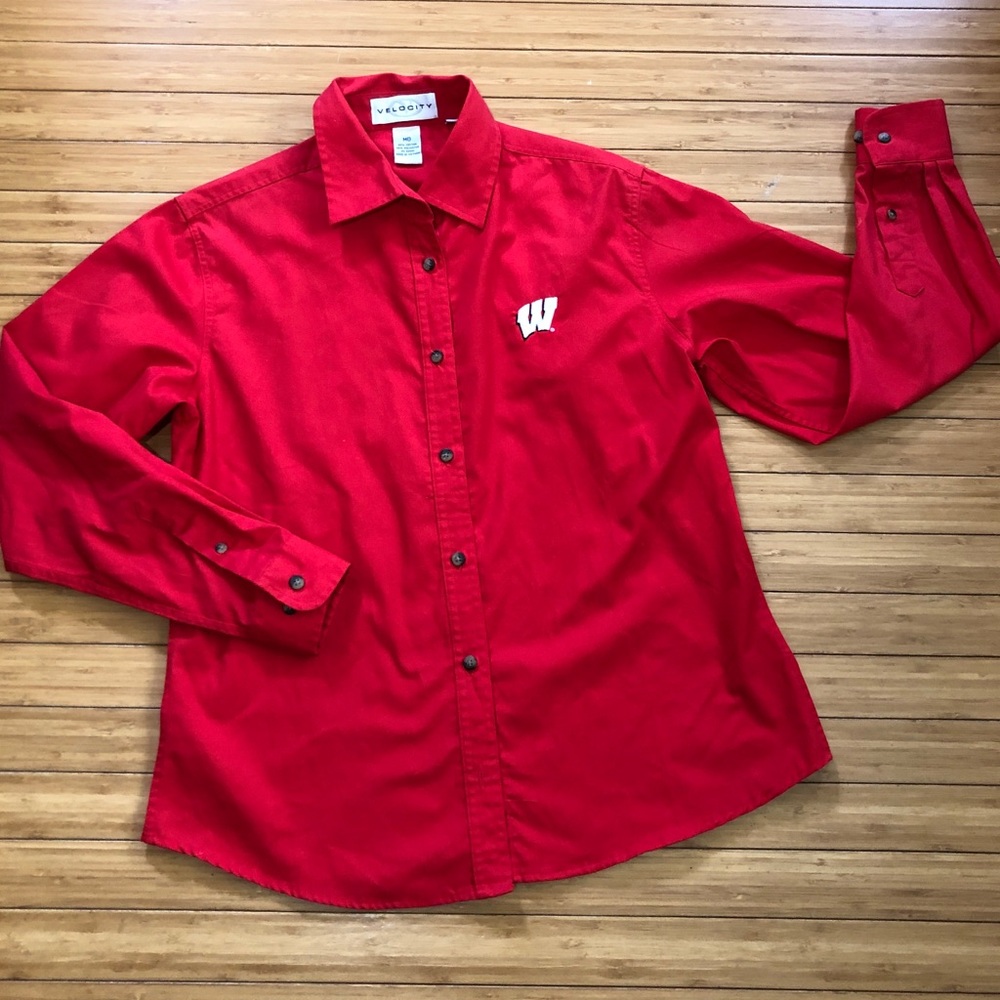 Wisconsin Badgers Women’s Red Long-Sleeve Button-Down Shirt Size M